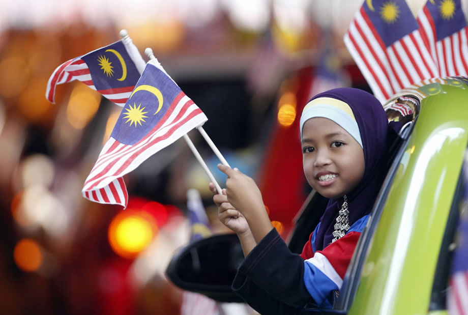 kid-with-malaysia-flag.jpg