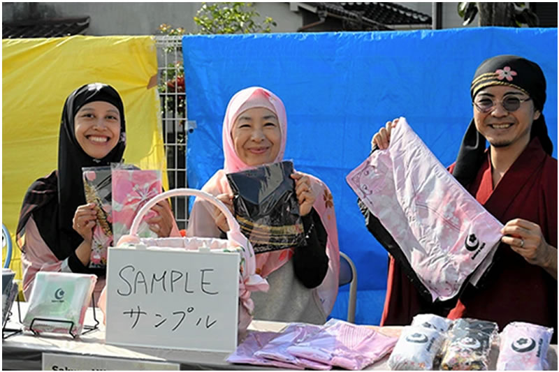 日本：櫻花主題頭巾推動民眾對伊斯蘭的理解