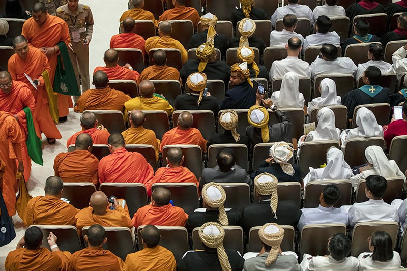 在跨宗教之間行走：如何堅持本真又與人同行